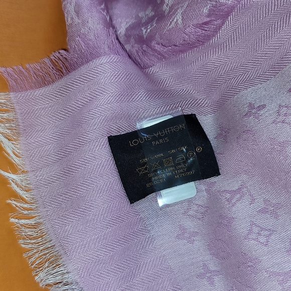 Louis Vuitton Silk 50% Wool 50% 45x92in SHAWL Made In Italy Lilac Monogram Color - Picture 4 of 13